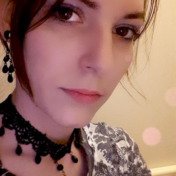 Meet your Posher, Ash - Picture 1 of 3